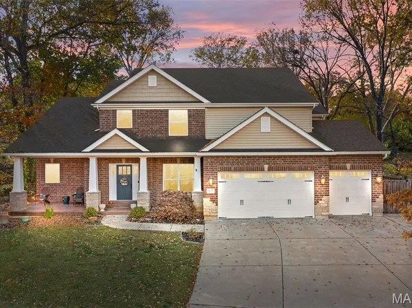 827 Culloden Rd, Saint Louis, MO 63122