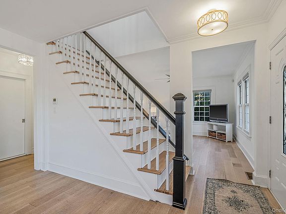4th image of 101 Oswego Street