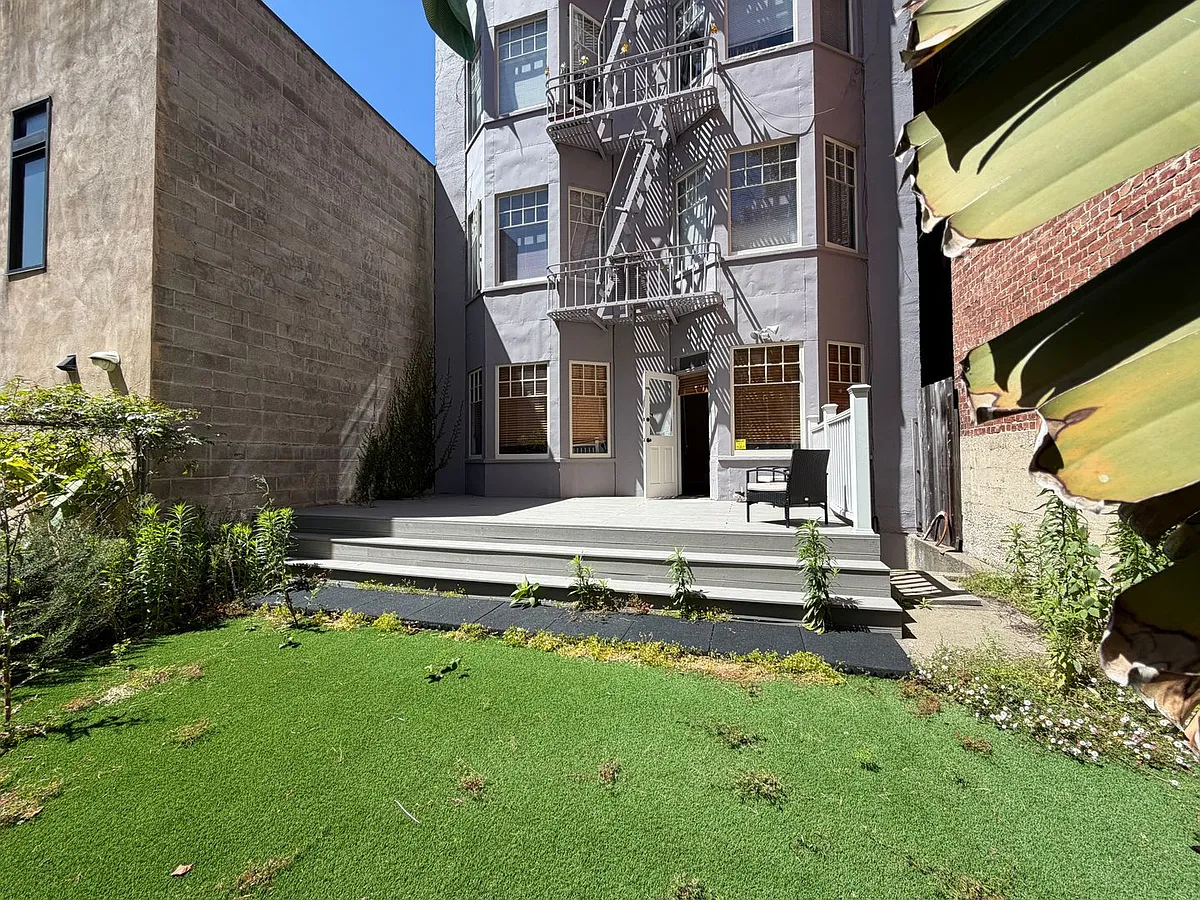 Building Photo - 1137 Bush St