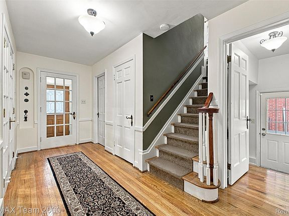 4th image of 24616 Fairmount Dr