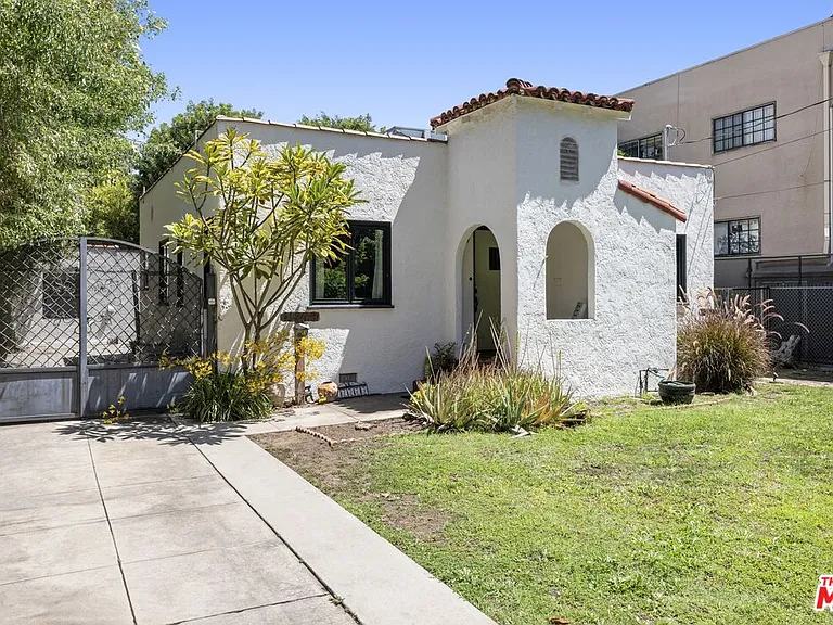 11269 La Maida St — Photo 3
