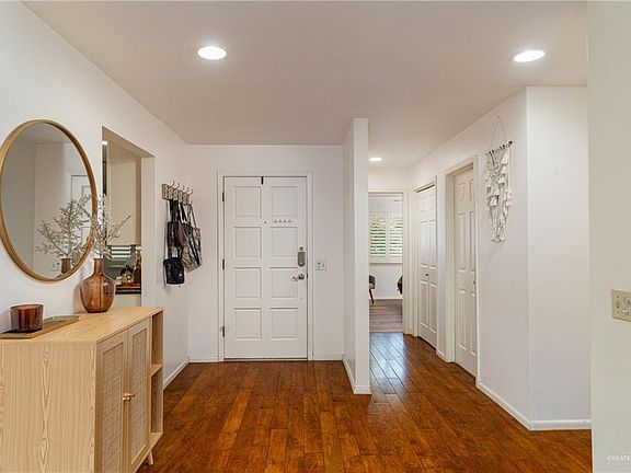 2nd image of 105 W Shasta Ave #9