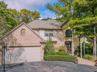 985 Indian Ridge Dr, Lake Orion, MI 48362