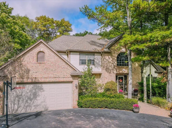 985 Indian Ridge Dr, Lake Orion, MI 48362