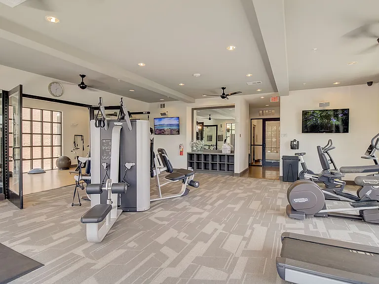Loft and Row — Photo 15