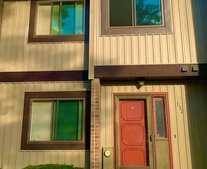 131 Point Of Woods Dr — Photo 1