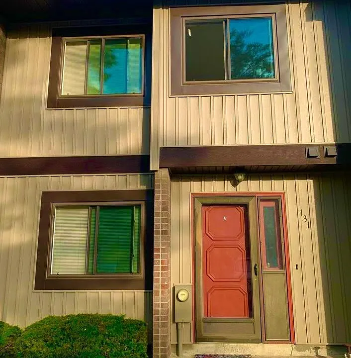 131 Point Of Woods Dr