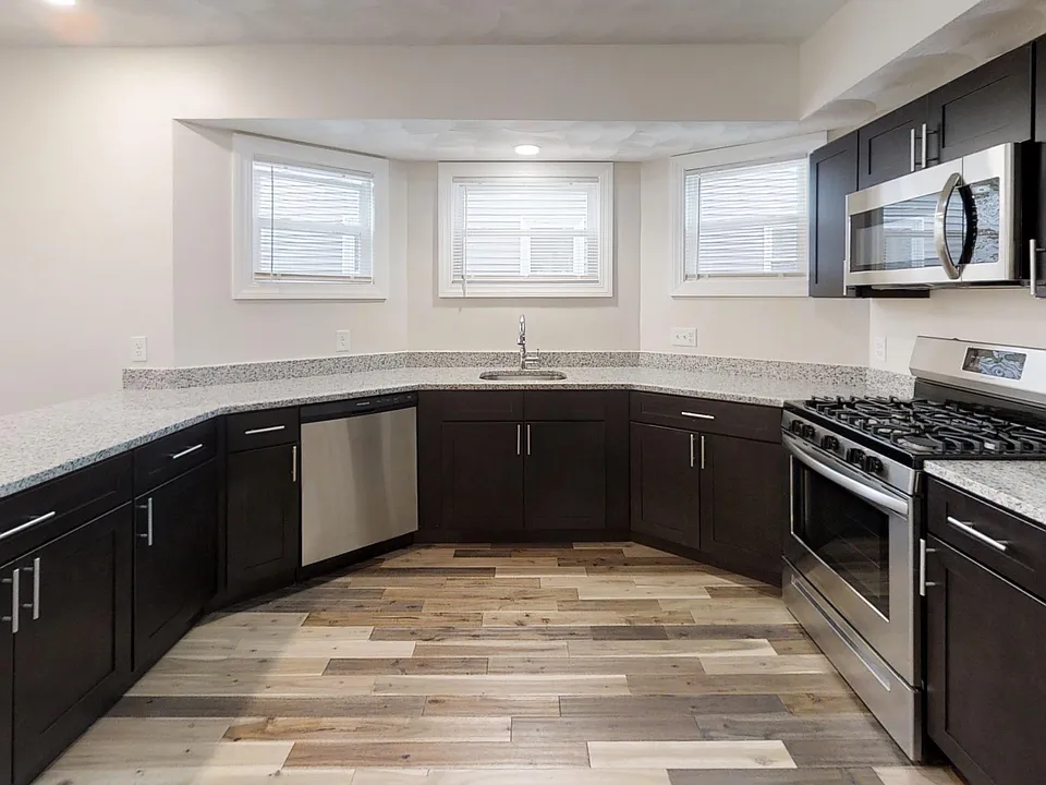 122 Oakland Ave #2