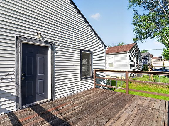2nd image of 3737 Deloss St