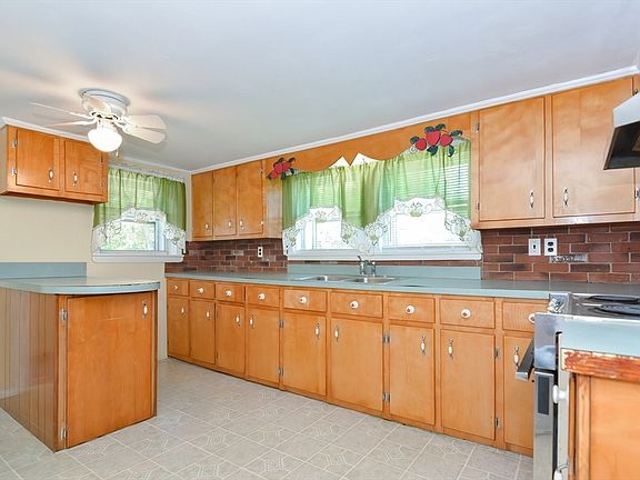 4th image of 206 Pelletier Ln Unit 206