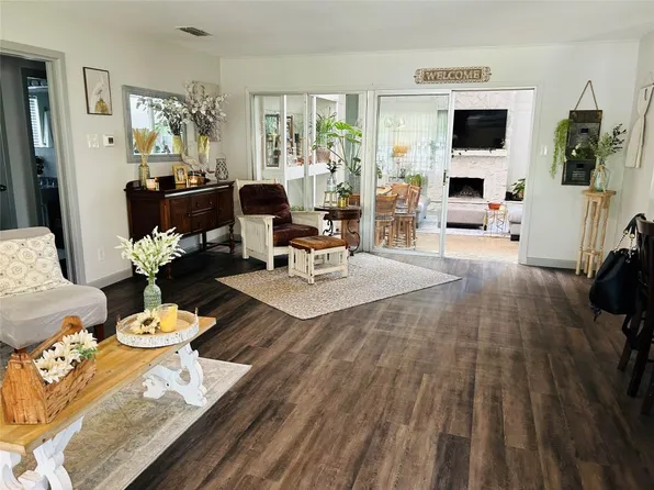 1905 Hilltop Dr, Garland, TX 75042