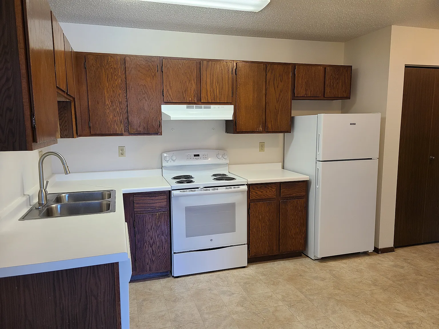 1538 Green Apartments — Photo 3