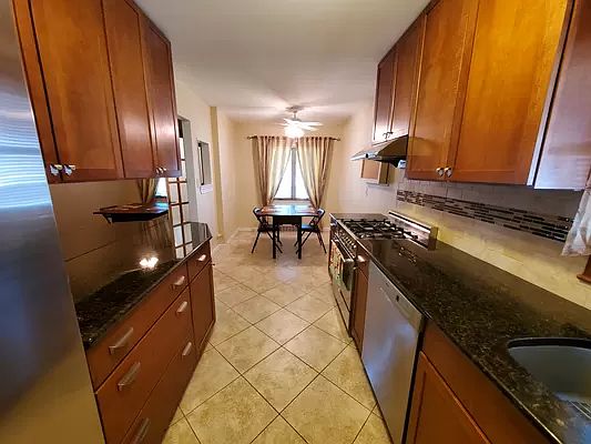 5th image of 6916 Penelope Ave