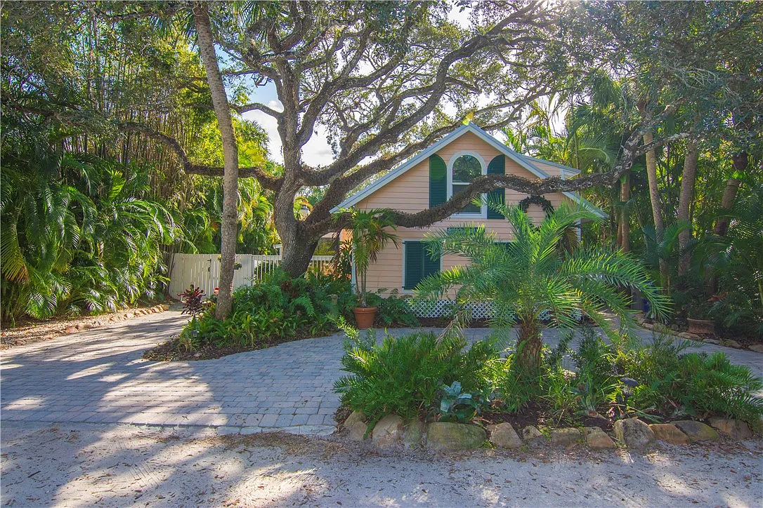 3 bed, $8,500 — Photo 2