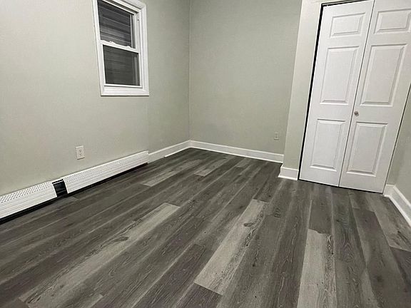 4th image of 54 11th Ave W Floor 2