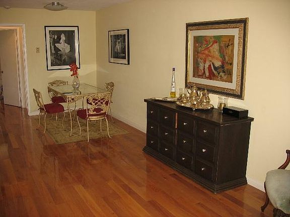 3rd image of 906 Camino Real