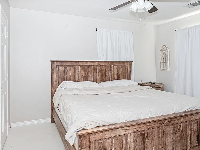 487 S Waco St — Photo 12