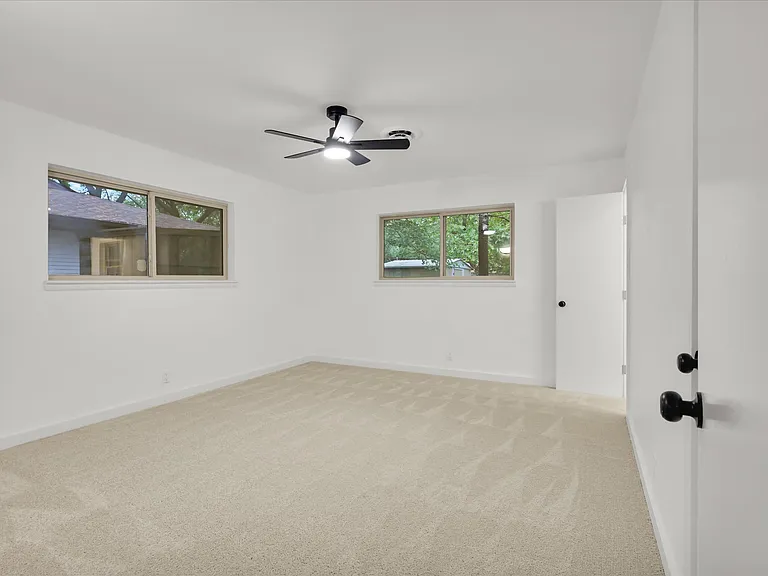 1127 Hillcrest St — Photo 17