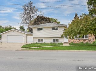 904 S Blanchard St, Wheaton, IL 60189
