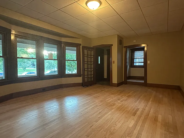 12 Valley Ave SW — Photo 4