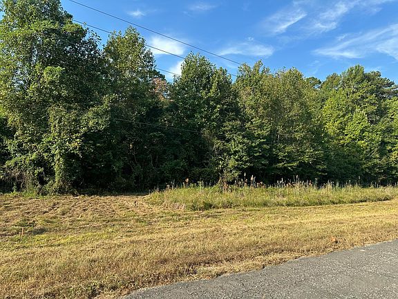 3rd image of 915 Margerum Rd #3