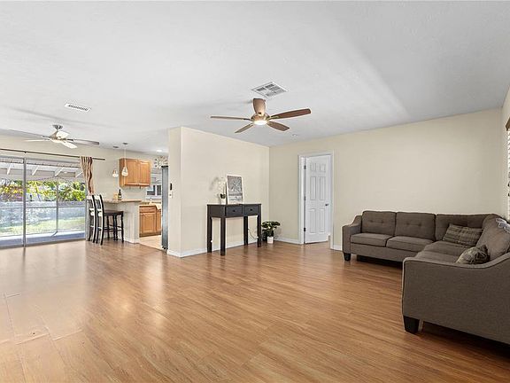 4th image of 4022 Felipi Ln