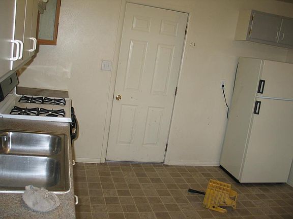 3rd image of 611 W Animas St