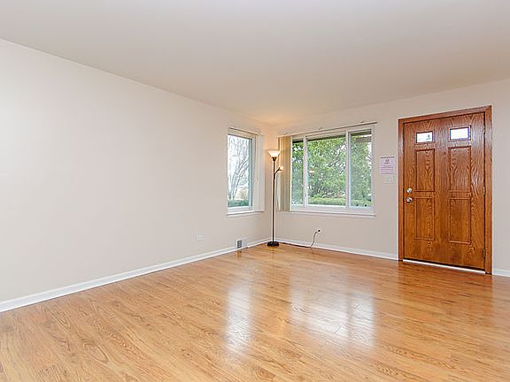 3rd image of 10520 Diversey Ave
