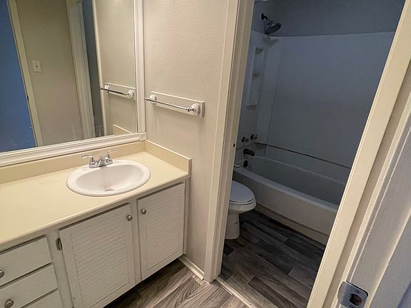 5th image of 200 Lodge Dr APT 203