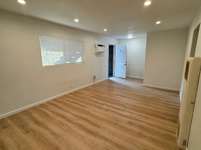 1125 Lochbrae Rd #5 — Photo 3