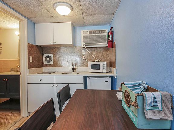 3rd image of 313 E Glenwood Ave #206