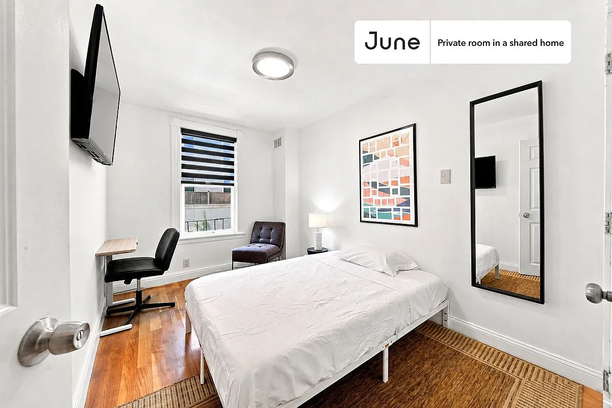 Full bedroom in 7 bed/2 bath home in Allston #834 D — Photo 1