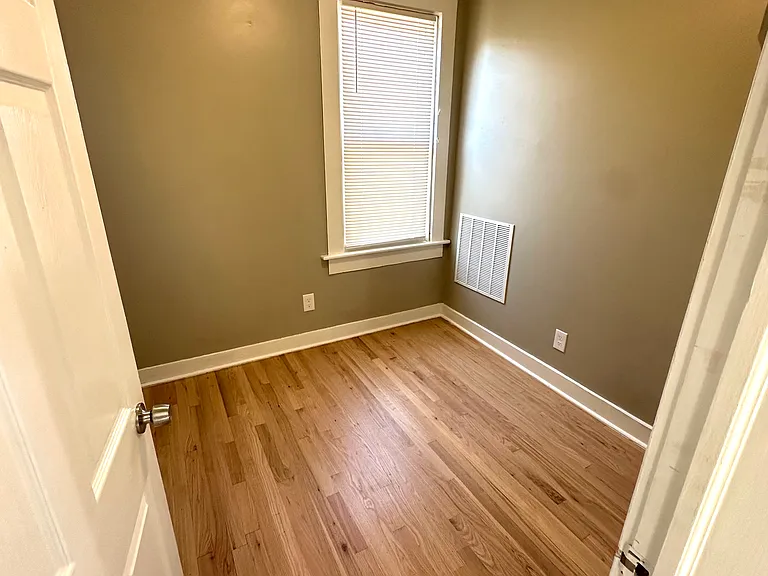 310 W Scott St #A — Photo 9