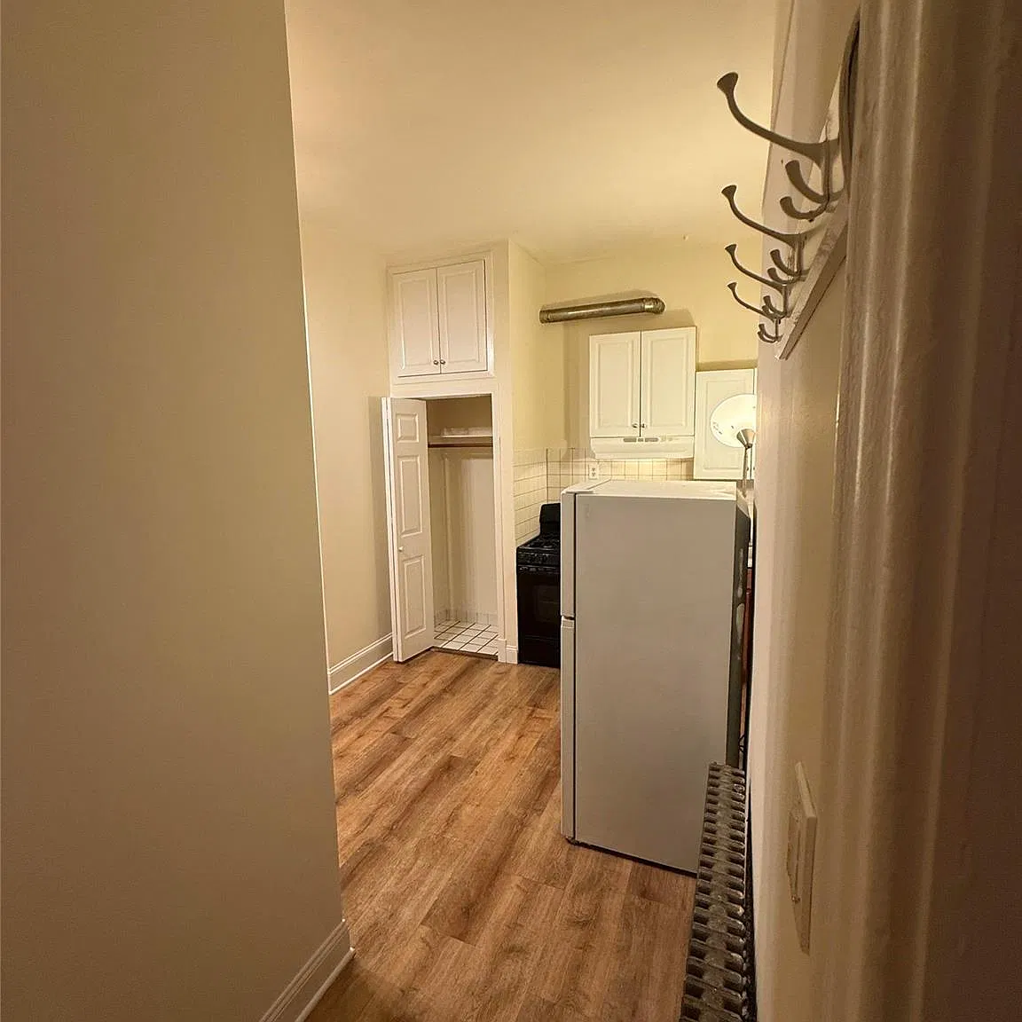 180 Willow St — Photo 1
