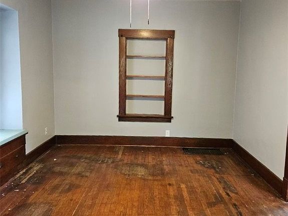 4th image of 122 New York Ave