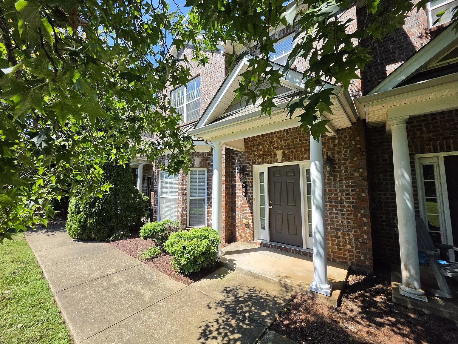 2 bed, 2.5 bath, 1676 sqft, $1,850 — Photo 1