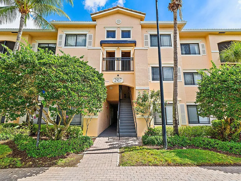 2917 Tuscany Ct #302 — Photo 3