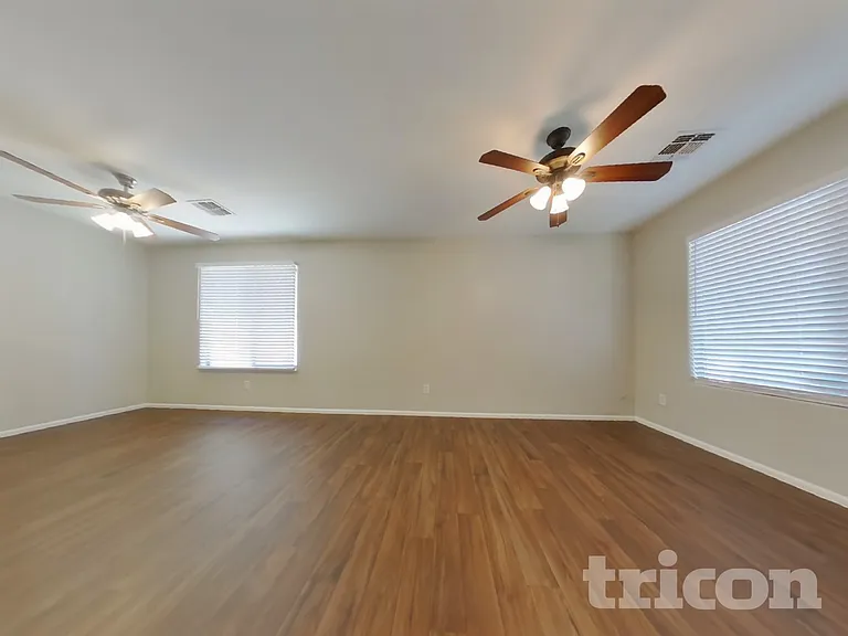 23670 W Levi Dr — Photo 2