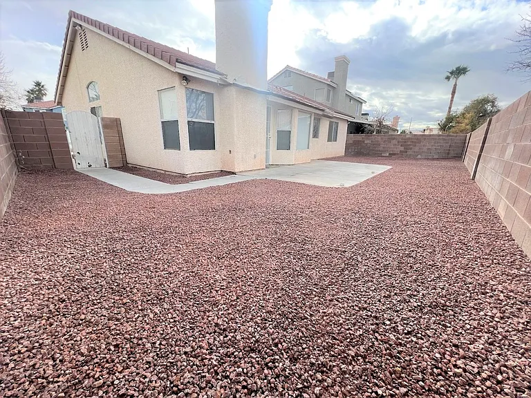 1929 Blue Ribbon Dr — Photo 21