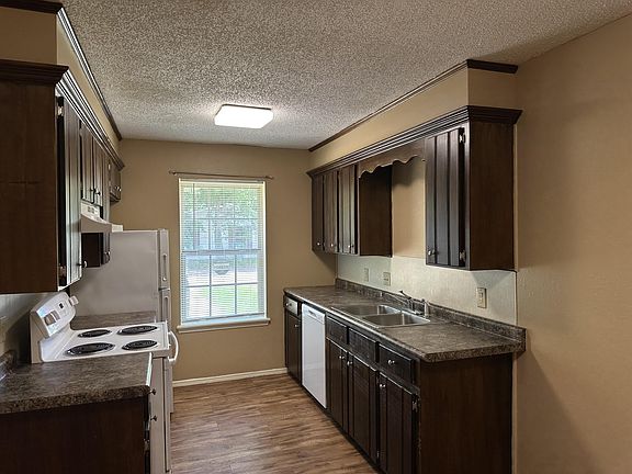 5th image of 803 W 38th St #1