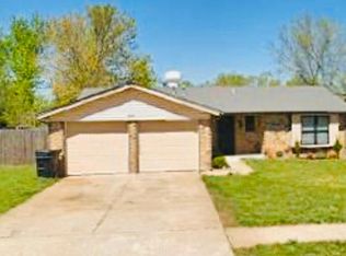 1613 NE 6th St, Moore, OK 73160