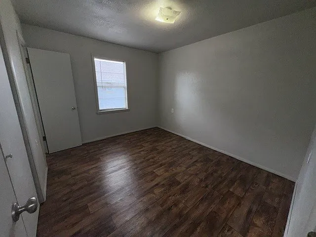 723 W 17th St — Photo 8