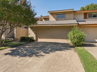 2905 Country Place Cir, Carrollton, TX 75006
