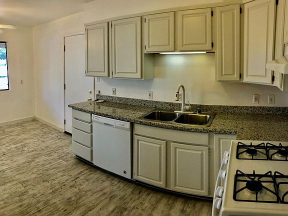 5th image of 1633 Carol Dr