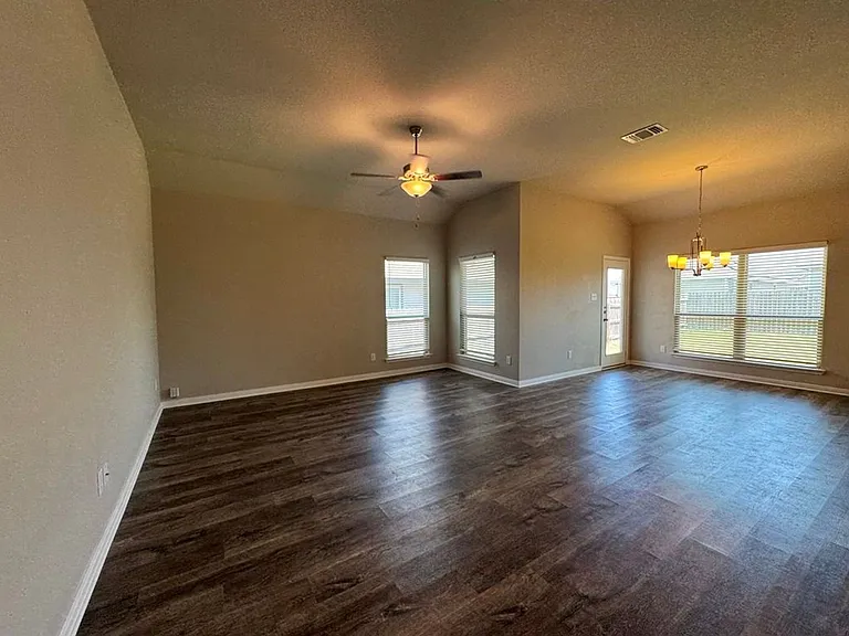 1908 Delano Dr — Photo 6