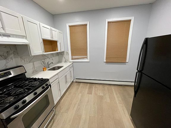 3rd image of 208 Munn Ave #1L