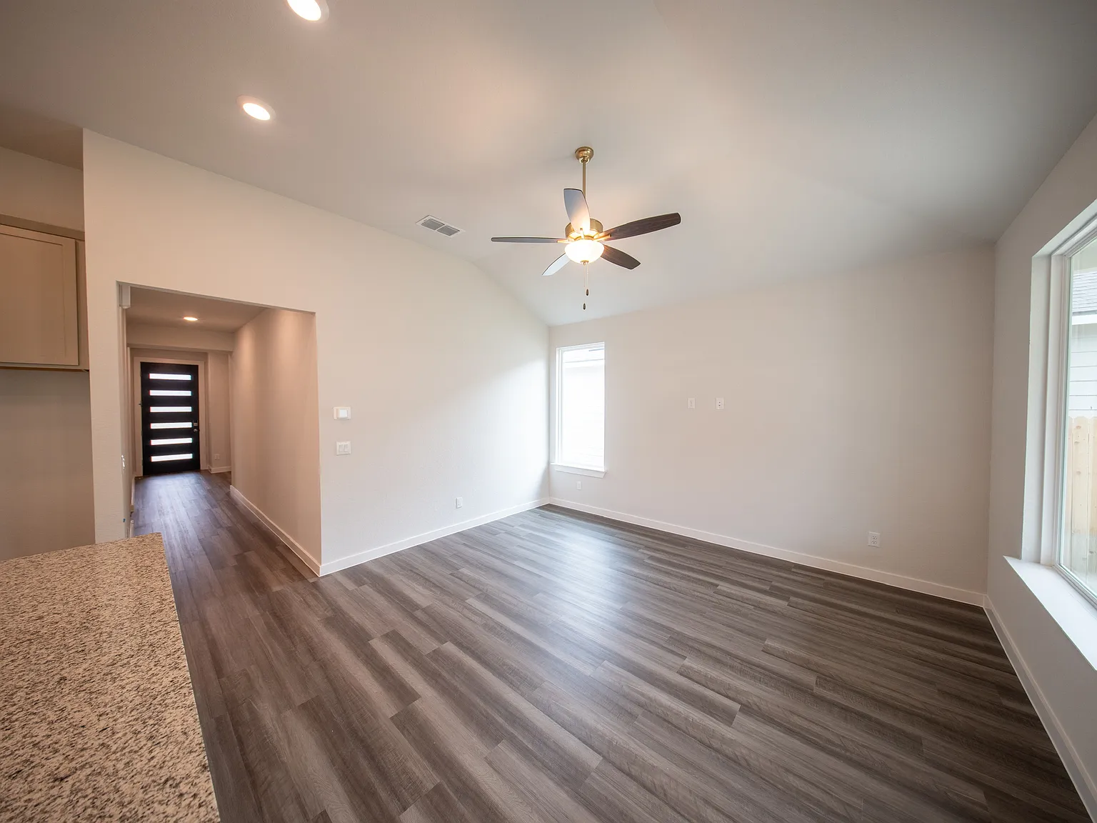 4 bed, 1522 sqft, $2,100 — Photo 2