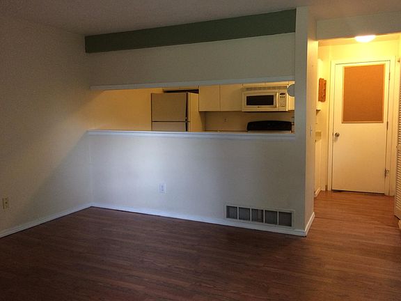 5th image of 383 S Taft Ct