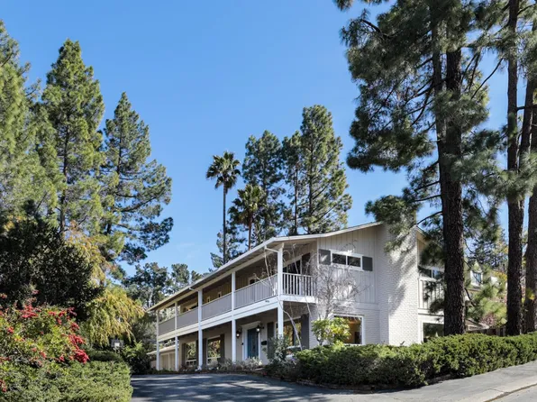 1055 Siskiyou Dr, Menlo Park, CA 94025