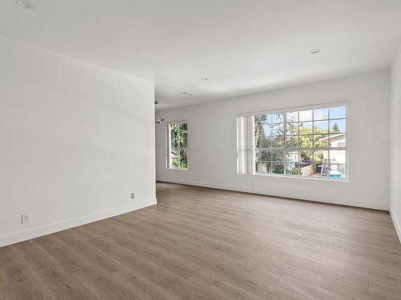 2nd image of 904 N Gardner St #4